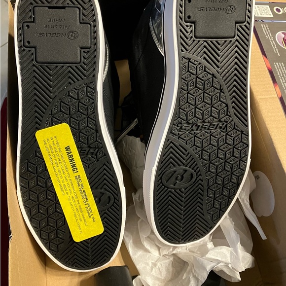 Men’s Heelys Shoes - Picture 4 of 9